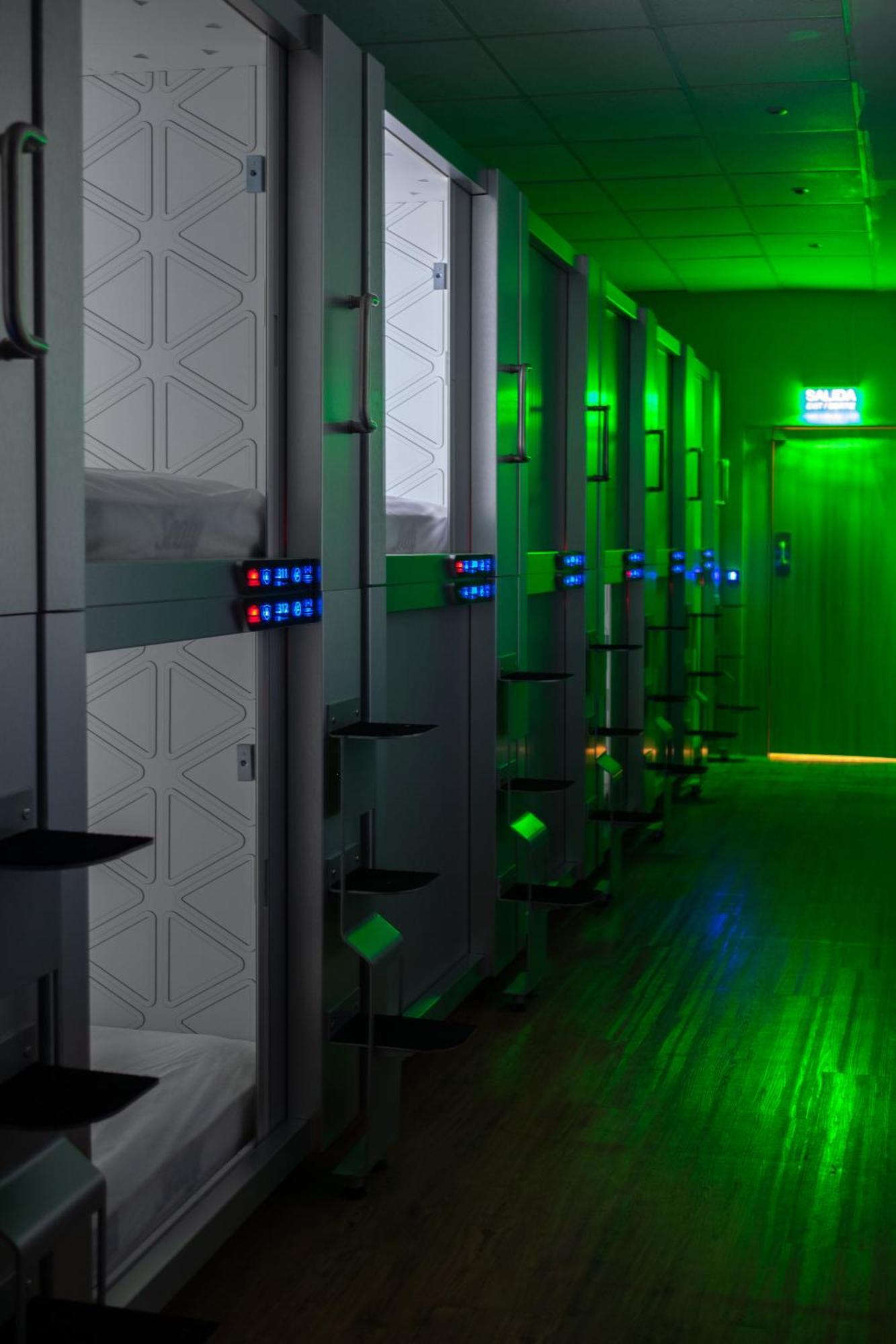 Deluxe Single Room,1522023661:JPEG